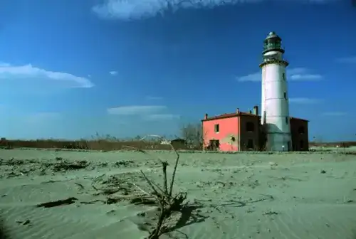 From Gorino to the Island of Love